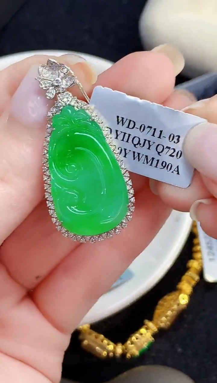 吊坠(不含链)18K金镶嵌翡翠LSR