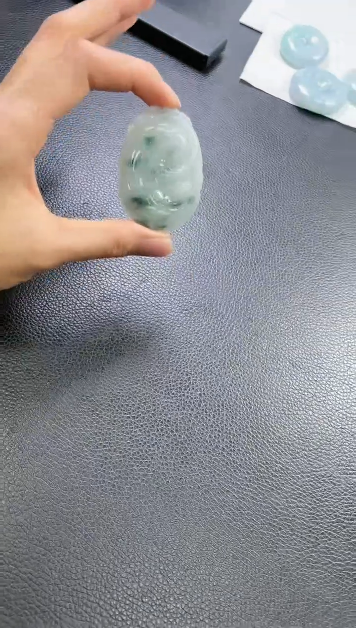 【闪购商品】翡翠挂件未镶嵌如意一个