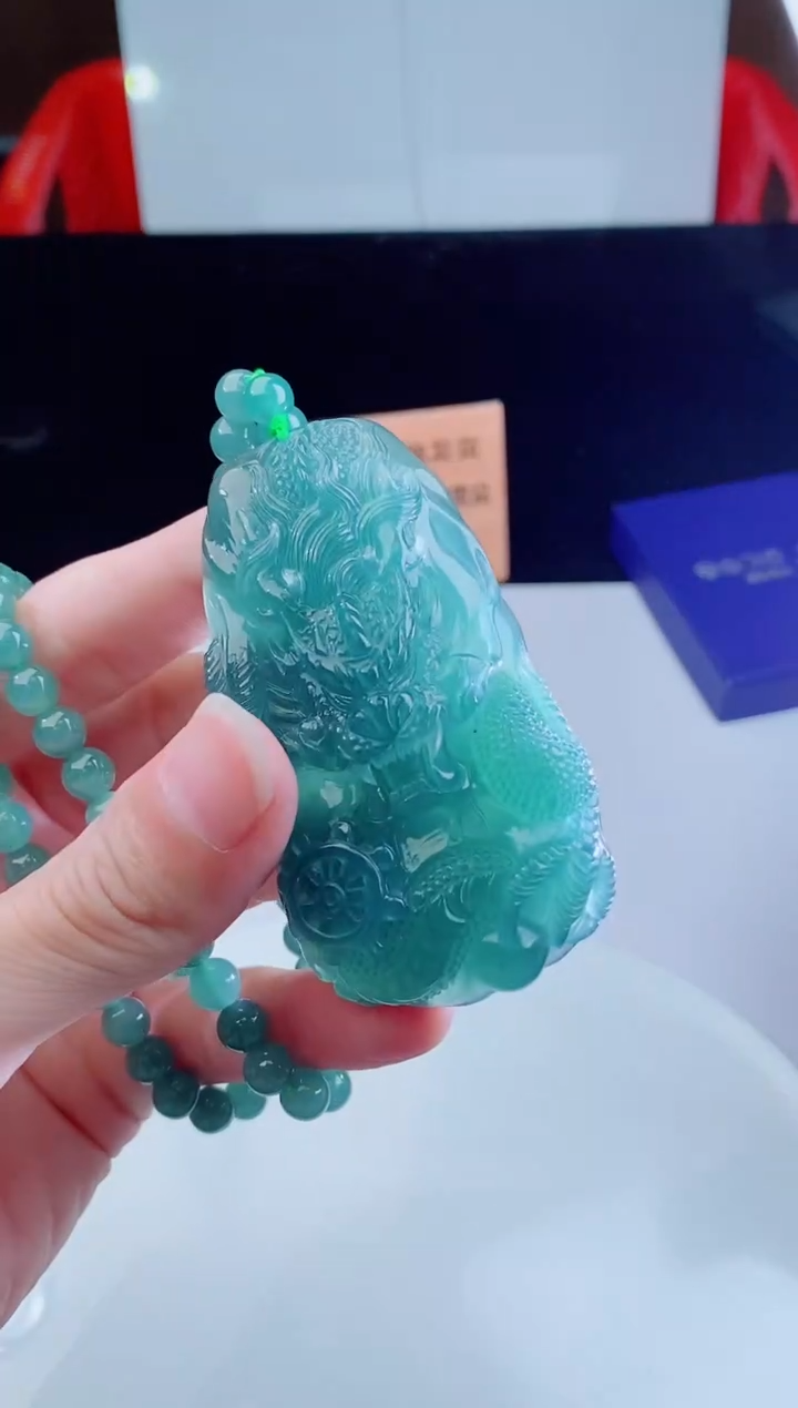 颈饰未镶嵌翡翠           