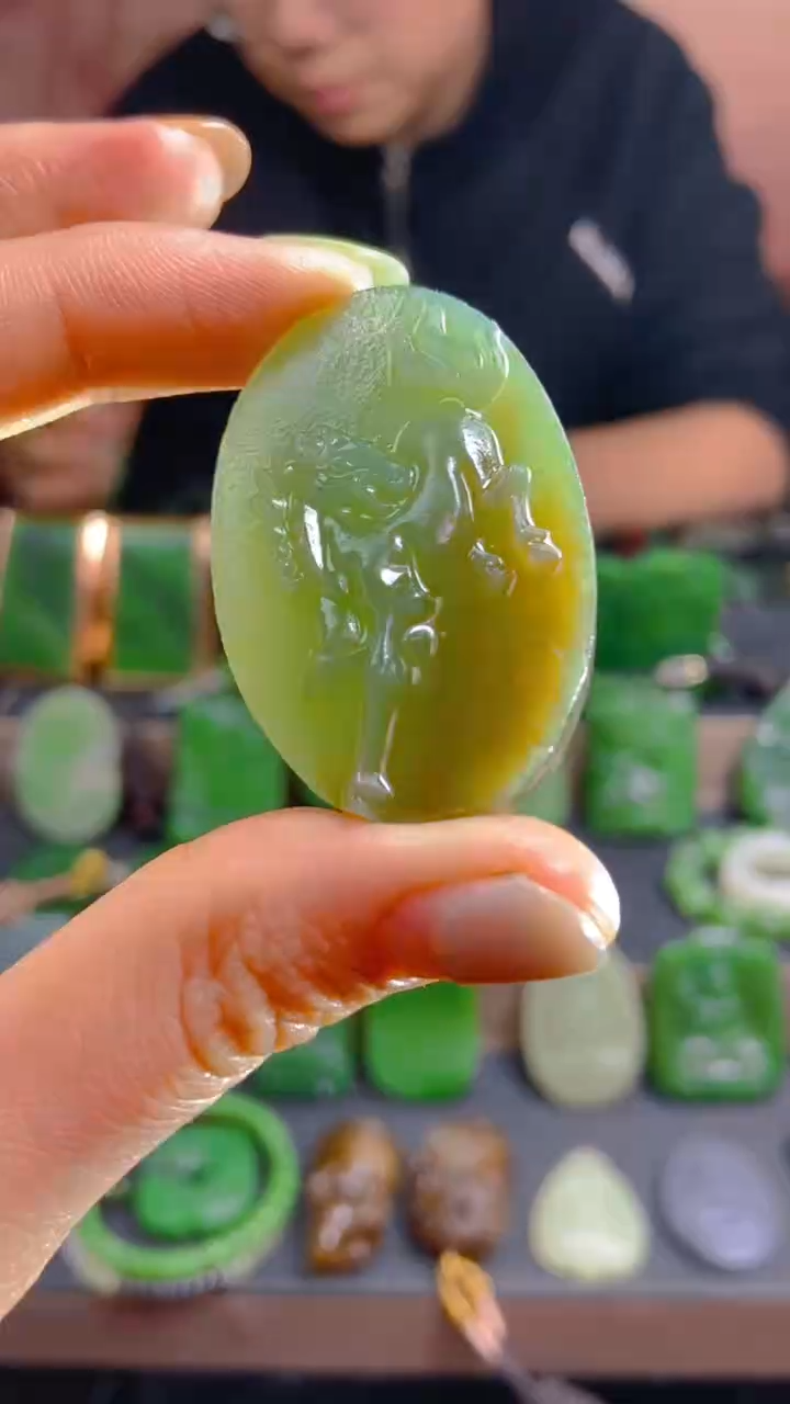 颈饰未镶嵌和田玉1