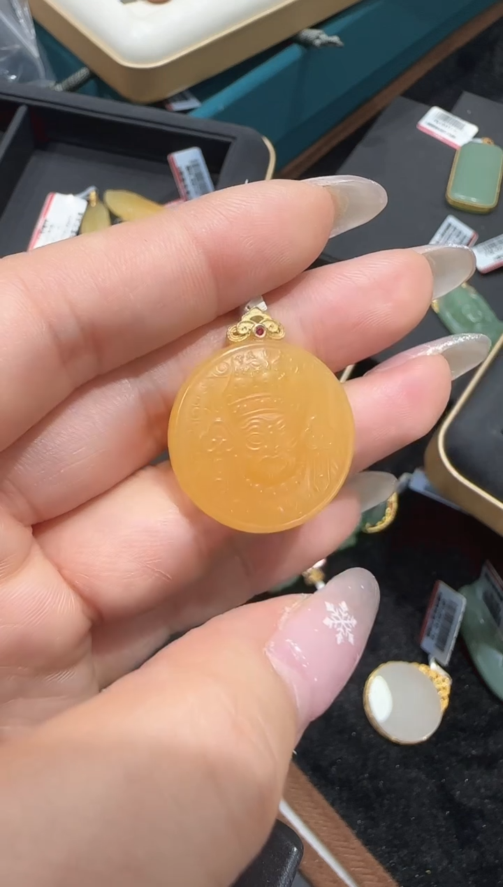 【闪购商品】石英质玉吊坠/多样性发18K金镶嵌R584