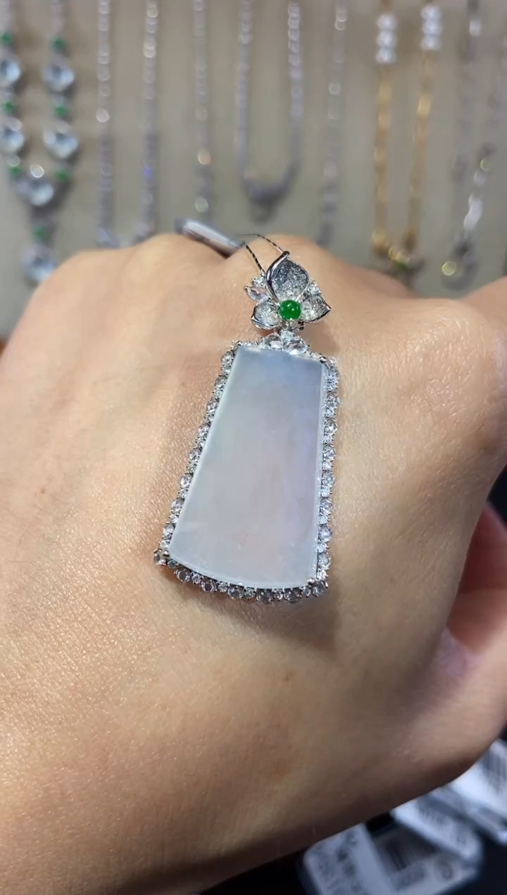 【闪购商品】翡翠颈饰18K金镶嵌吊坠