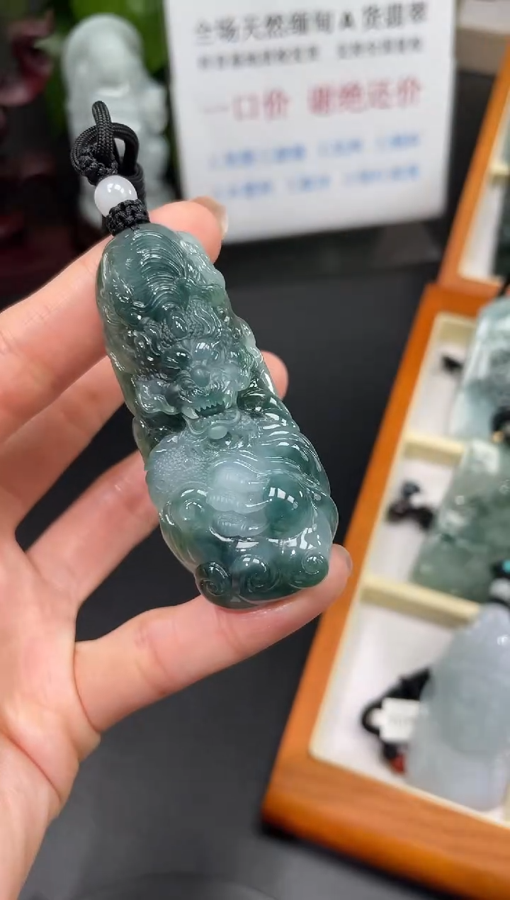 【闪购商品】翡翠颈饰未镶嵌龙牌