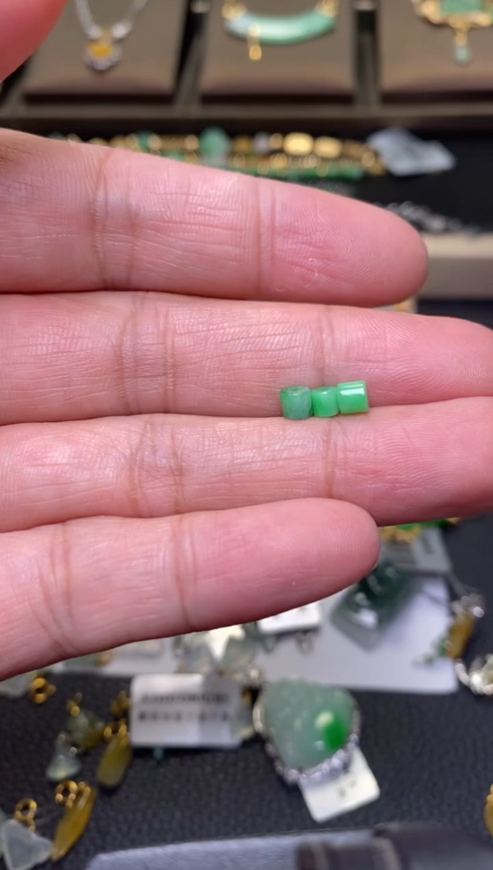 翡翠未镶嵌颈饰和*净货37266