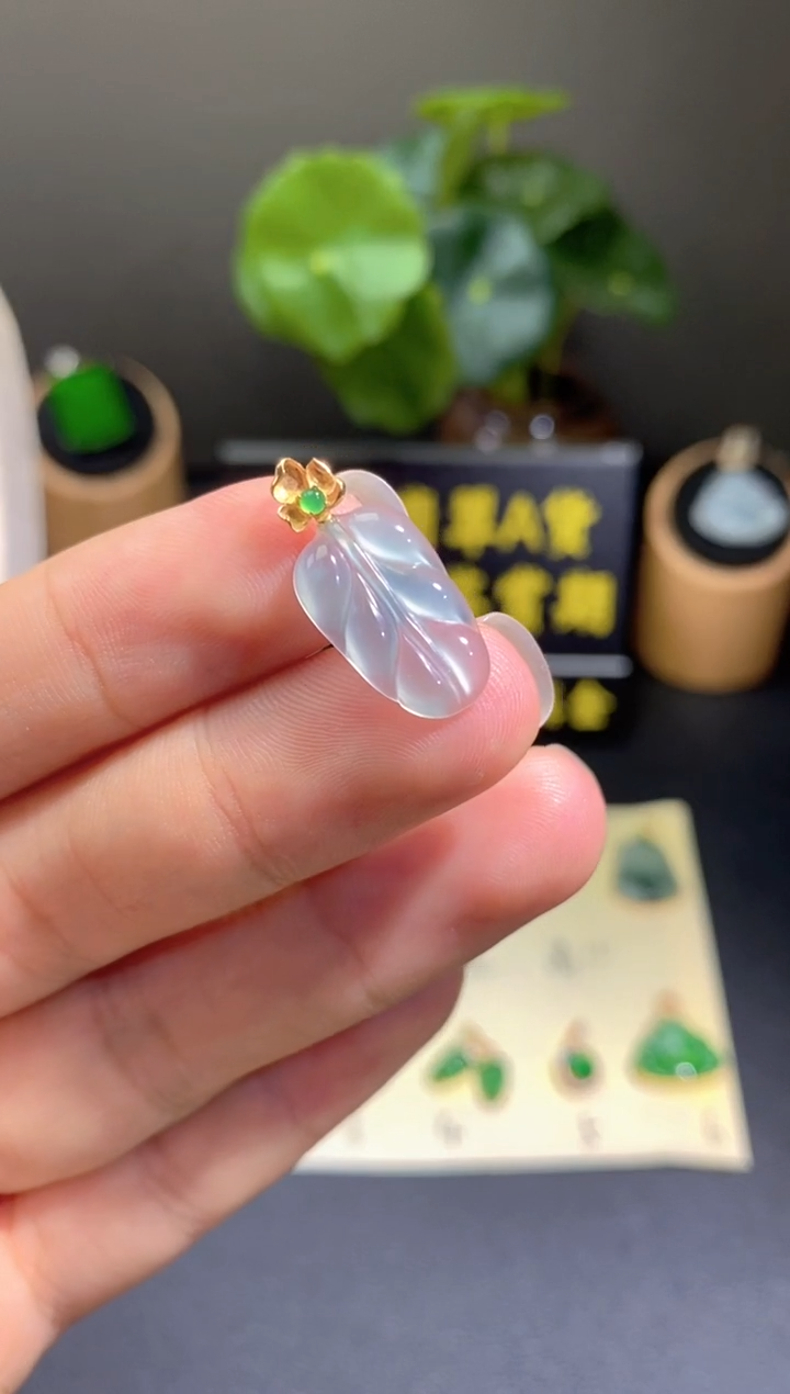 翡翠18K金镶嵌颈饰天然翡翠 A 货  
