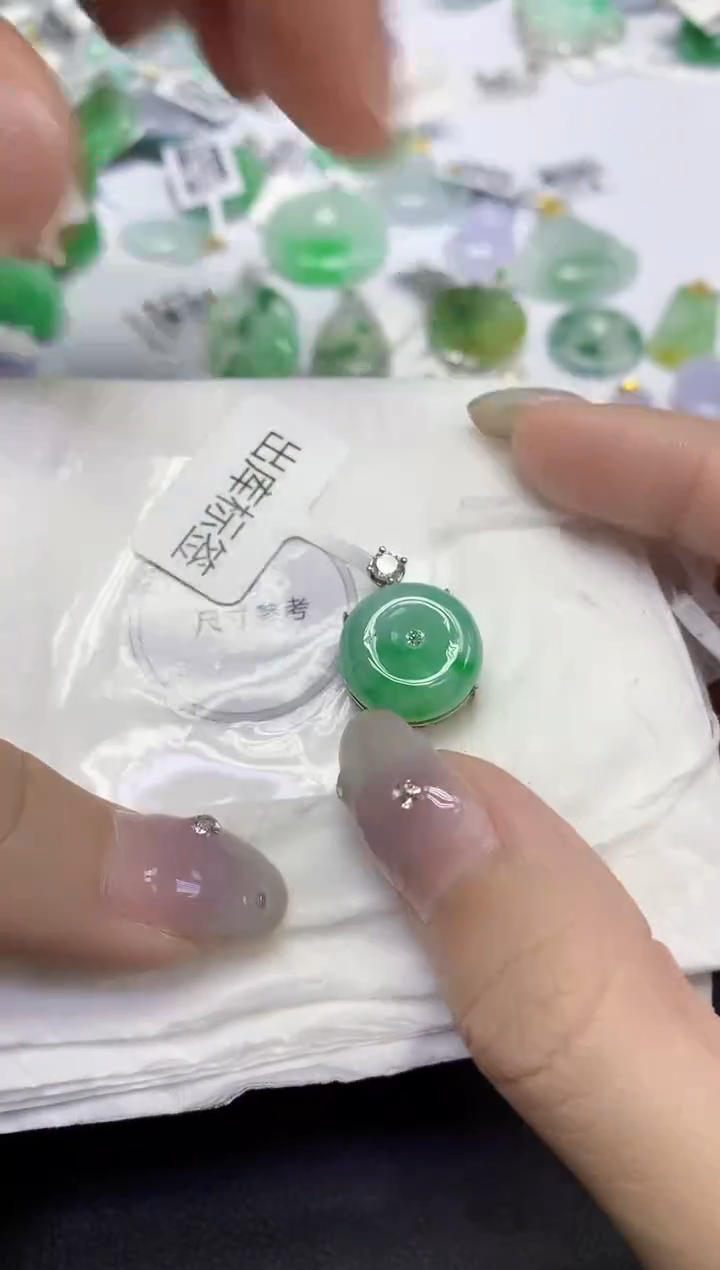 颈饰未镶嵌翡翠天然缅甸翡翠A货百元以上9元证书费自理