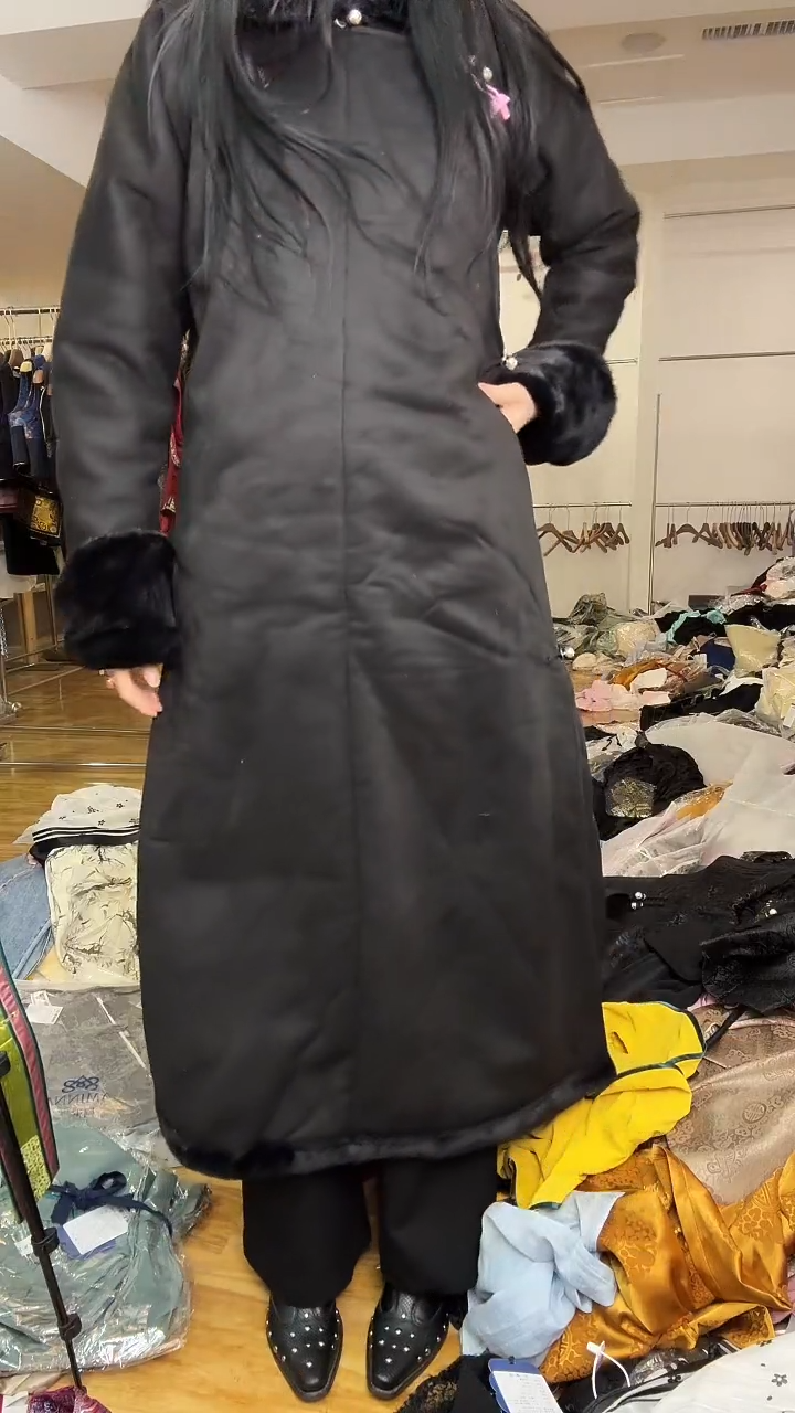 毛*?皮毛一体袍子     M码    120斤（没有腰带）