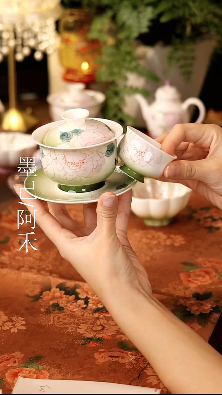 蝶戏牡丹三才盖碗+小杯