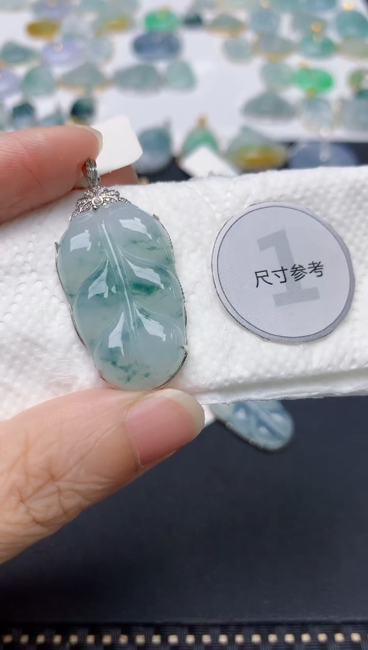 翡翠18K金镶嵌颈饰天然缅甸A货翡翠