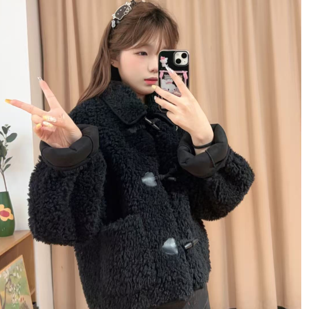 83959余小鱼【拥抱温暖】两色牛角扣毛毛时尚保暖秋冬外套女装