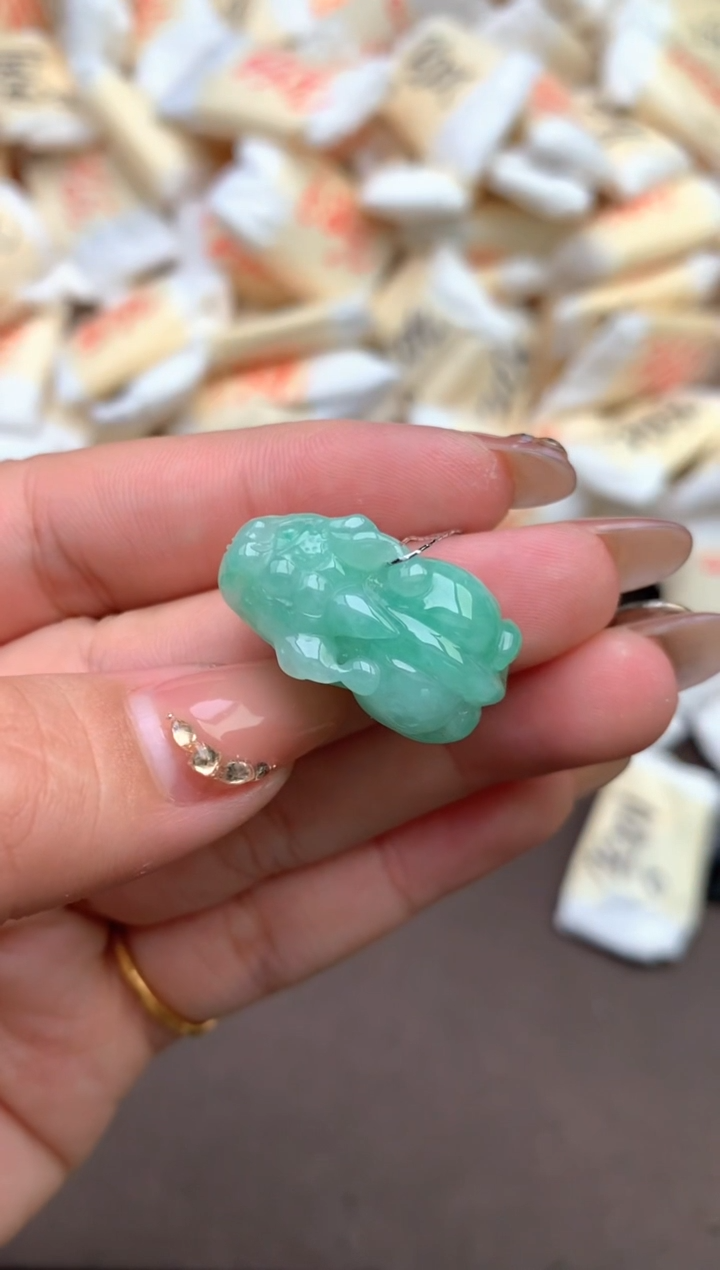 【闪购商品】翡翠未镶嵌颈饰—