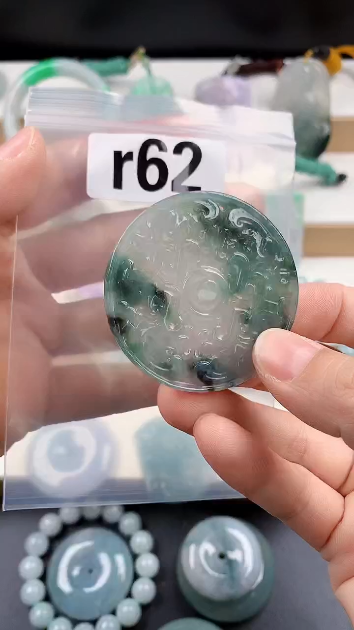 颈饰未镶嵌翡翠天然翡翠吊坠挂件