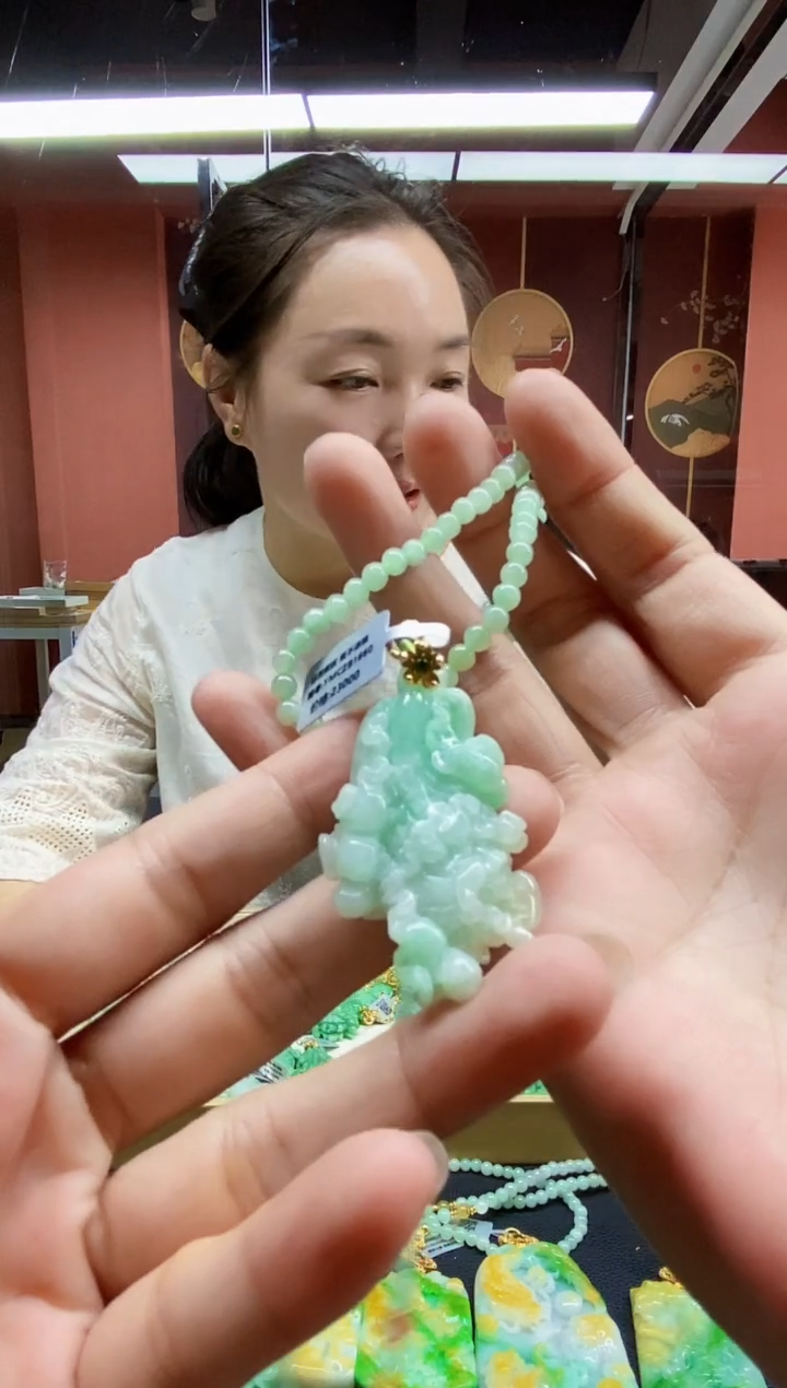 颈饰未镶嵌翡翠吊坠