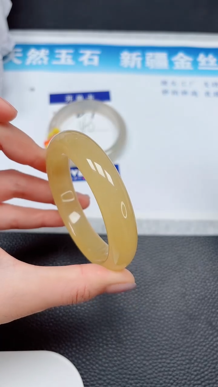 【闪购商品】石英质玉未镶嵌手镯288