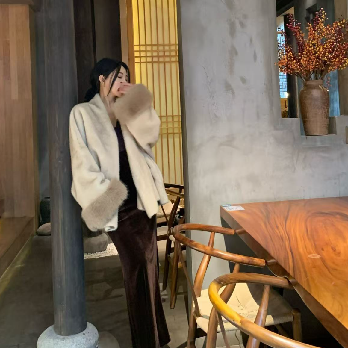 秋款气质显瘦宽松版潮流时尚毛毛外套