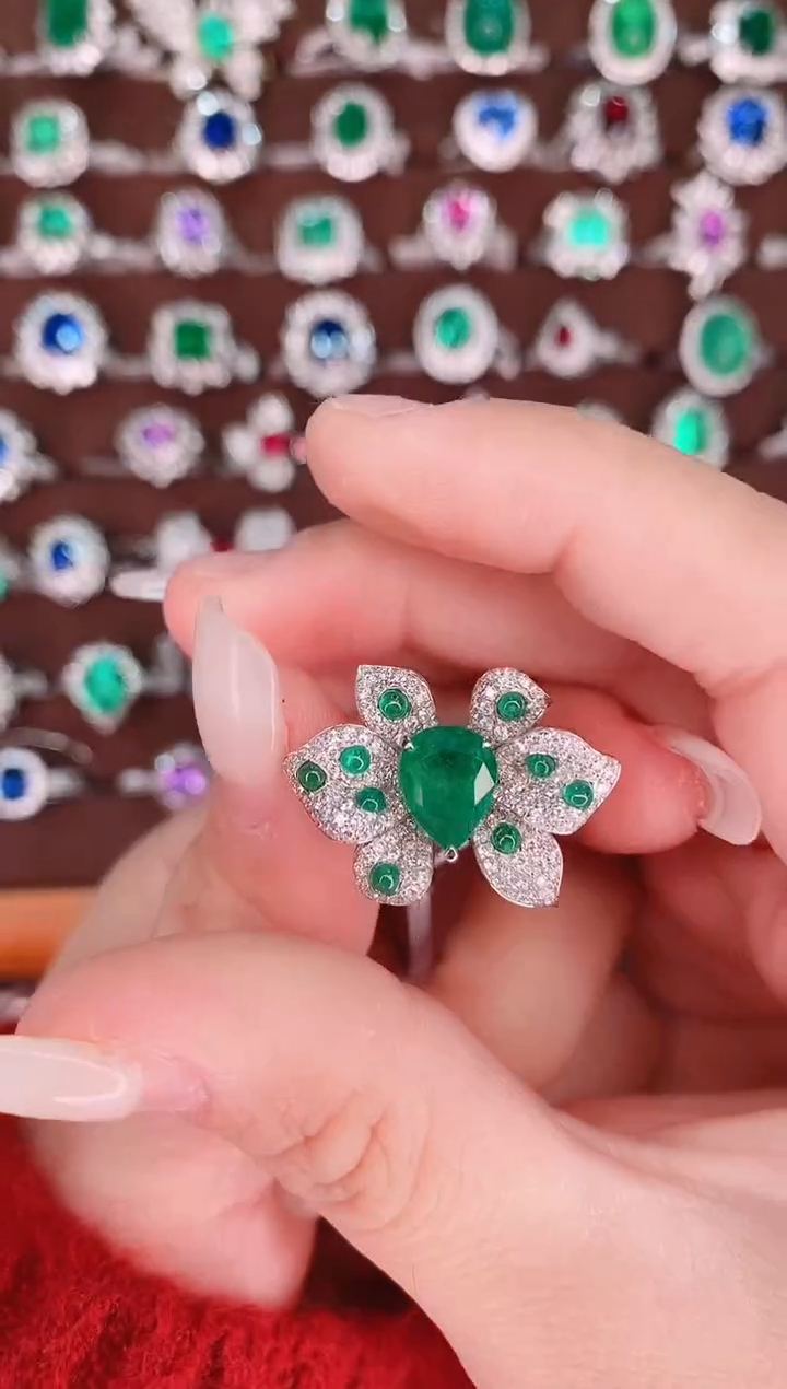 【闪购商品】祖母绿18K金戒指18K金镶嵌1.69克拉