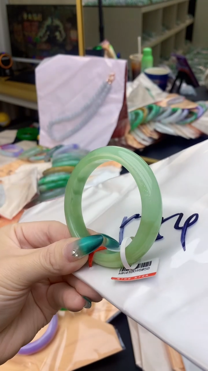【闪购商品】翡翠手镯未镶嵌0850409024