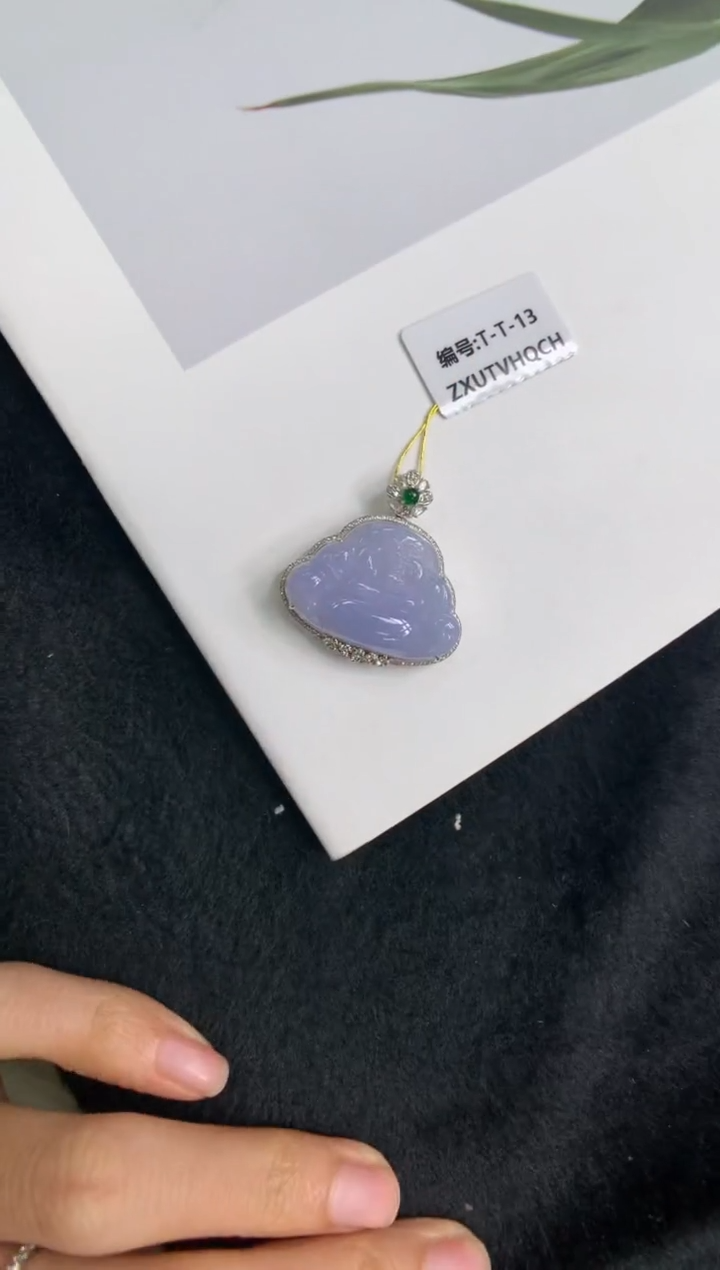 颈饰18K金镶嵌翡翠佛公