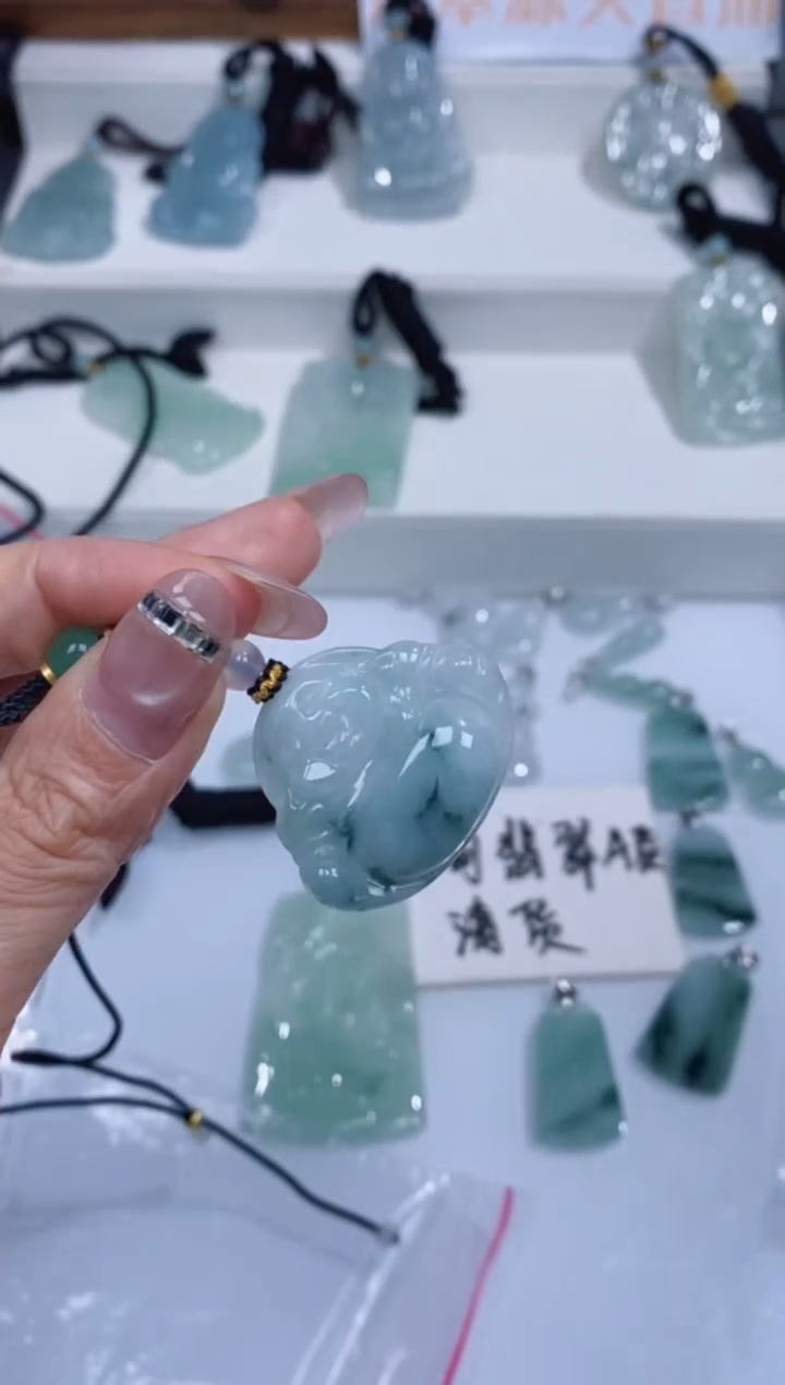 颈饰未镶嵌翡翠吊坠