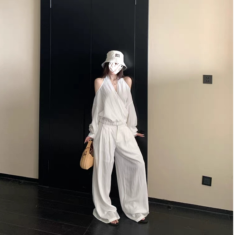 镜头焦点 干爽凉感复古露肩上衣微喇休闲裤套装C6196