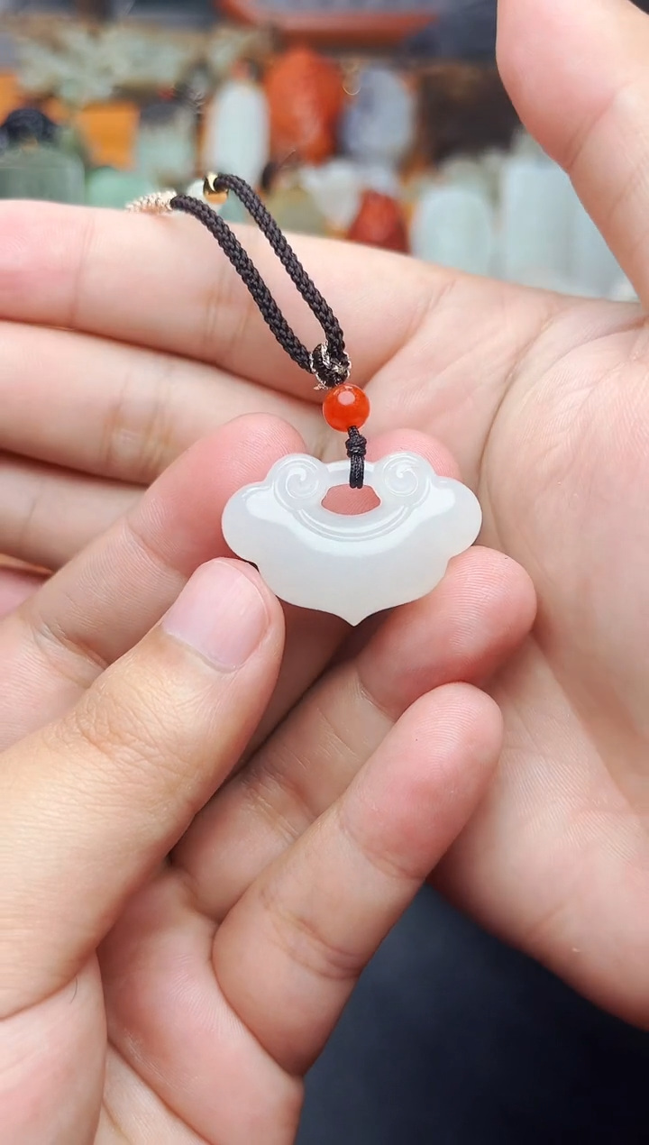 【闪购商品】和田玉颈饰未镶嵌小锁01