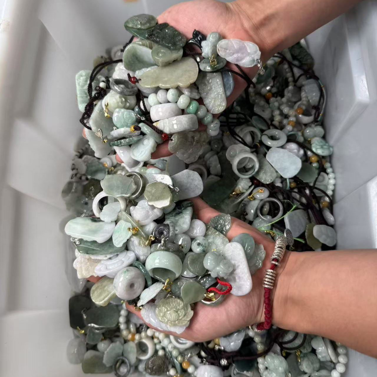 瑕疵处理天然A货翡翠吊坠-多样性发一 ，不退不换，建议勿拍