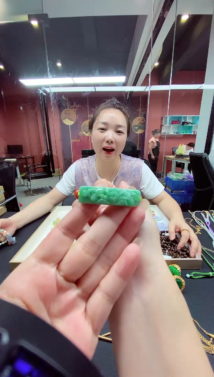 翡翠未镶嵌颈饰翡翠吊坠