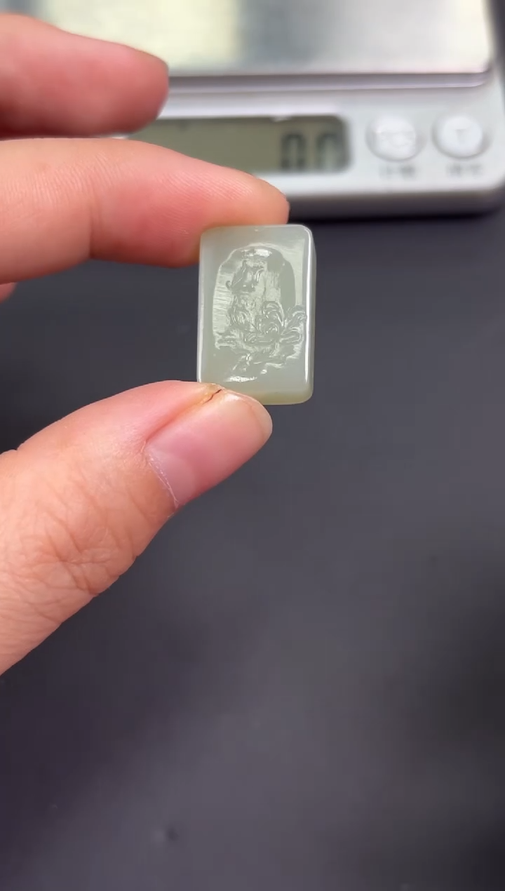 【闪购商品】和田玉吊坠(赠链)未镶嵌且末微色差近矿