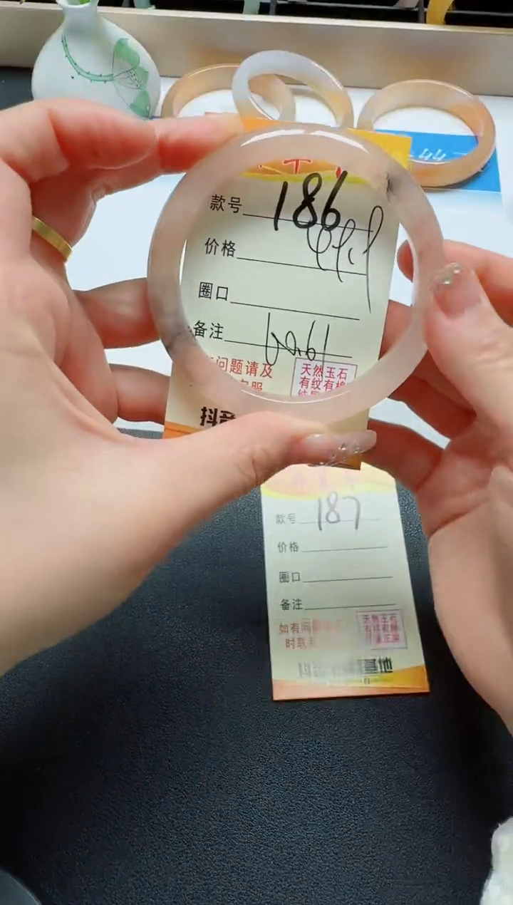 【闪购商品】石英质玉手镯未镶嵌186