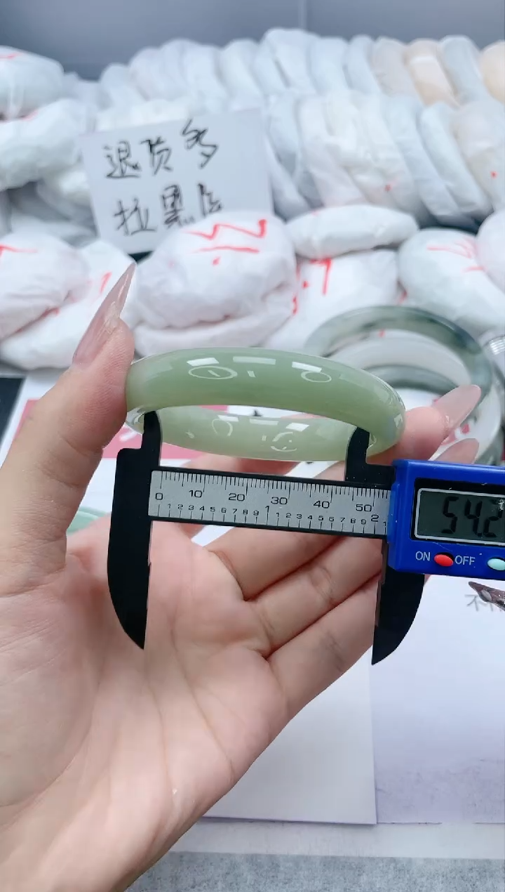 【闪购商品】石英质玉手镯未镶嵌205/54.2