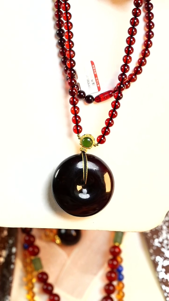 琥珀颈饰未镶嵌血珀平安扣