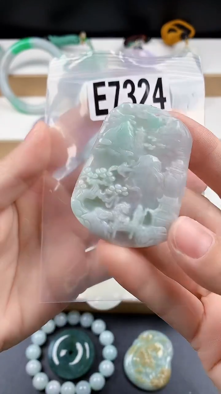 颈饰未镶嵌翡翠天然翡翠吊坠挂件