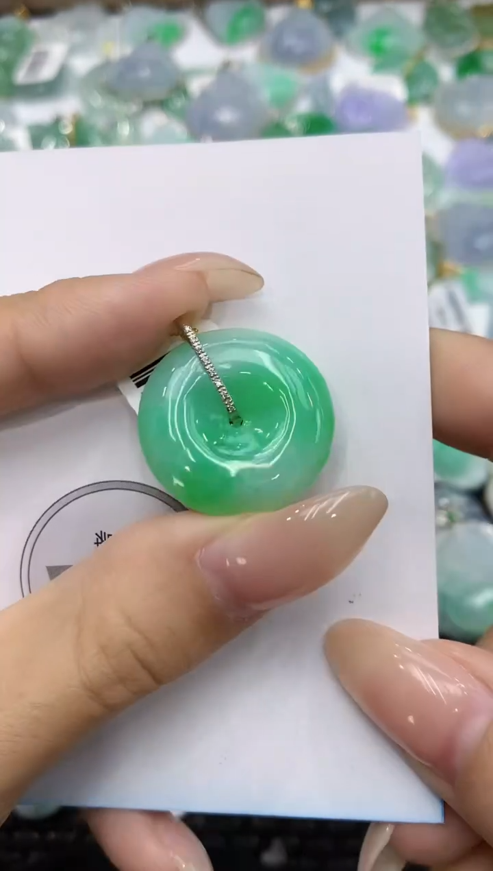 颈饰18K金镶嵌翡翠111111111111