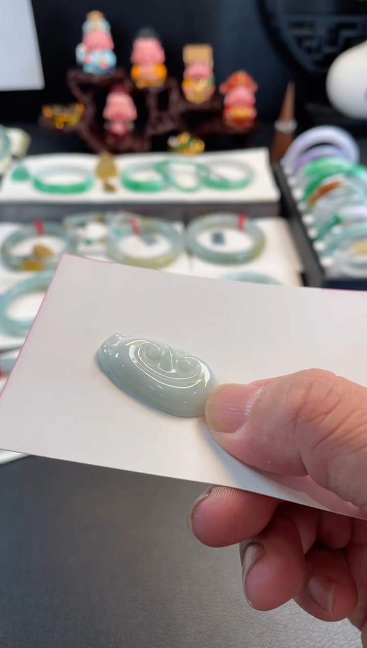 翡翠手镯未镶嵌6有纹裂