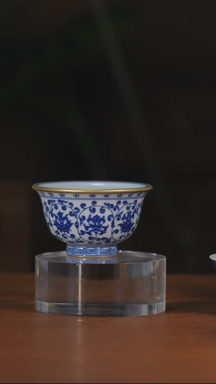 青花缠枝莲描金压手杯