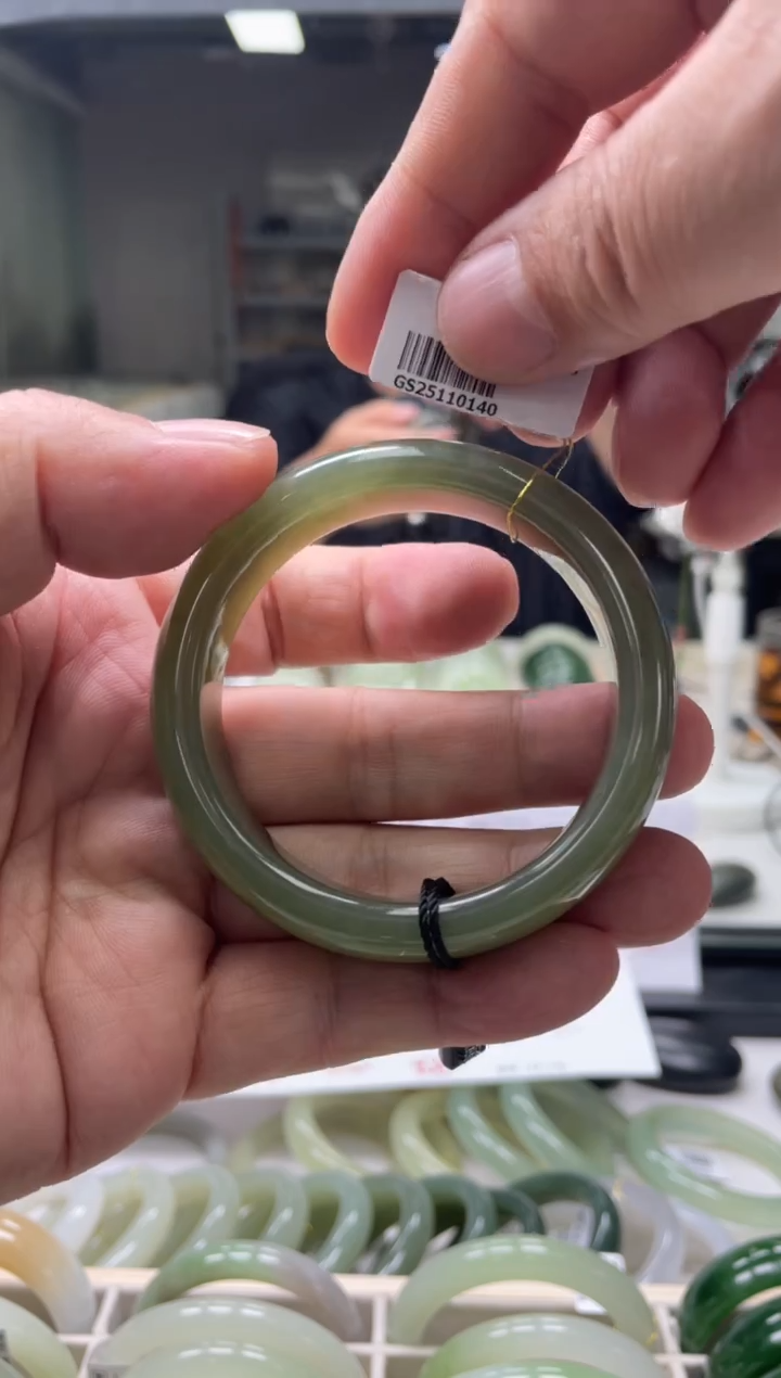 【闪购商品】和田玉手镯未镶嵌编码 0140圈口56-57
