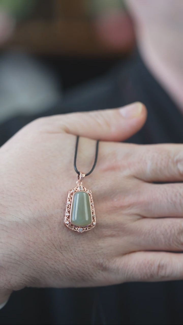 颈饰未镶嵌和田玉吊坠