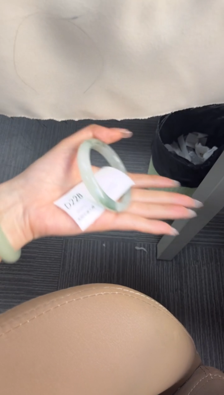 未镶嵌手镯石英质玉228微瑕