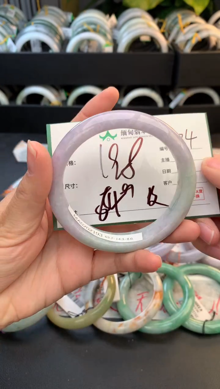 未镶嵌定制翡翠怡毛货需精细抛光+多人