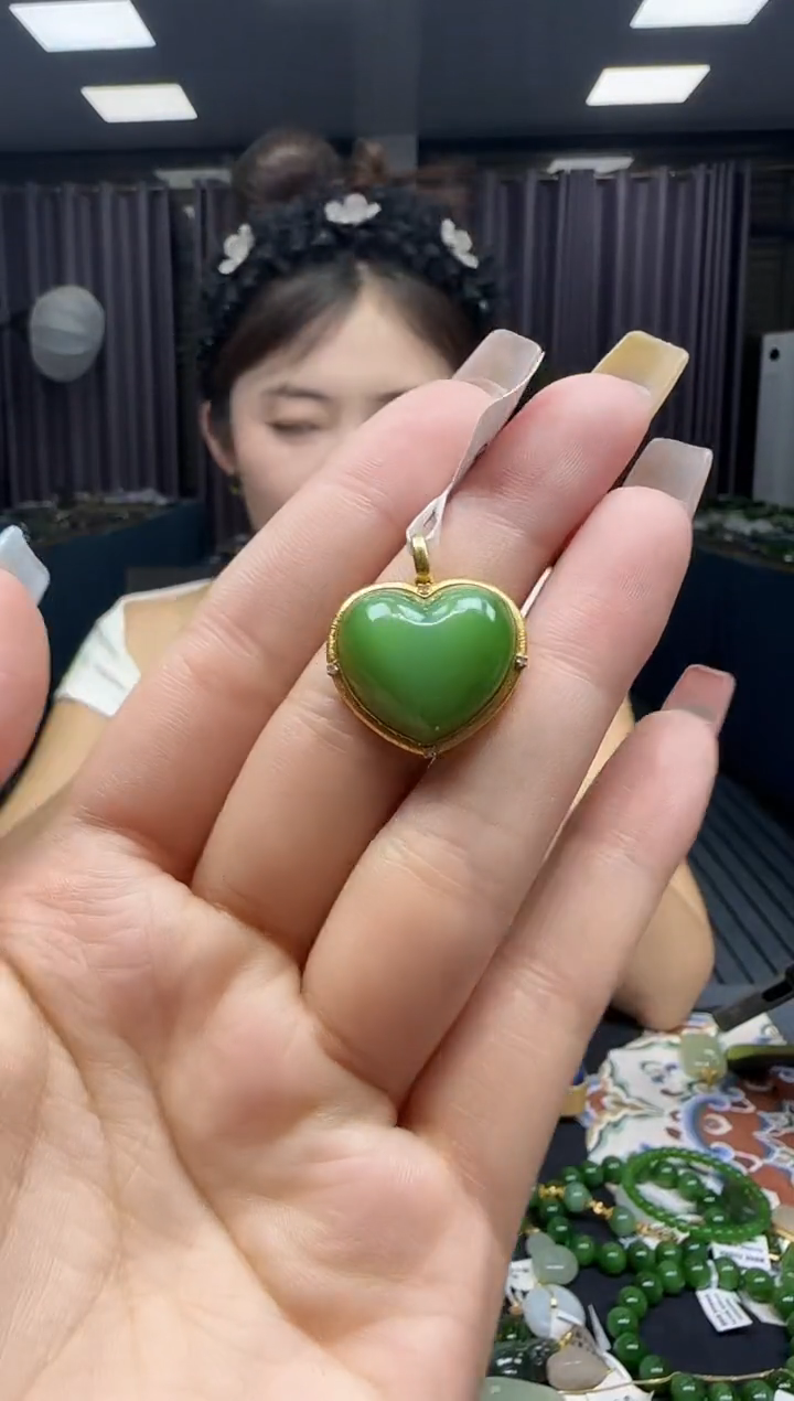 和田玉18K金镶嵌挂件1