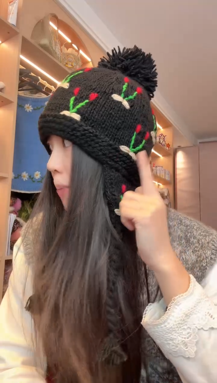 羊毛黑色樱桃护耳帽