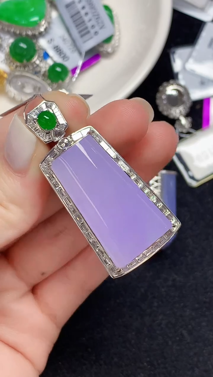 吊坠(不含链)18K金镶嵌翡翠晶*多样性发其一