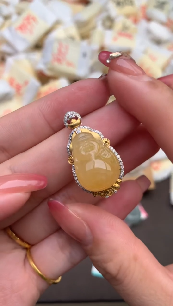 翡翠挂件18K金镶嵌—