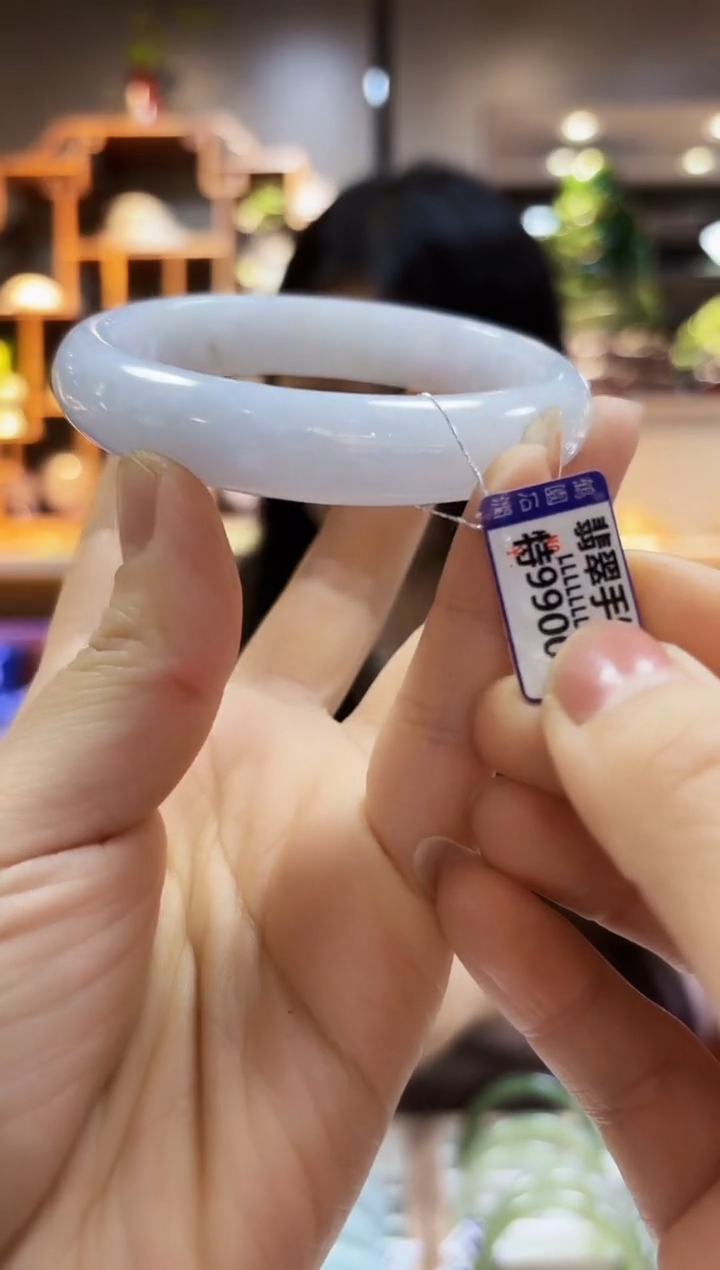 【闪购商品】翡翠颈饰未镶嵌62手镯