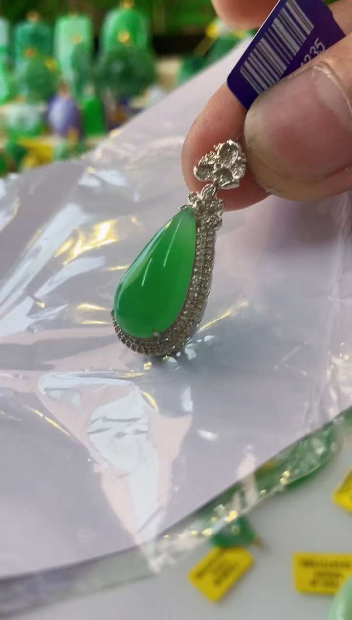 翡翠18K金镶嵌吊坠(不含链)缅甸翡翠挂件