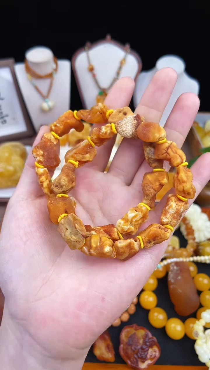 琥珀未镶嵌珠宝奇石多样性发其一