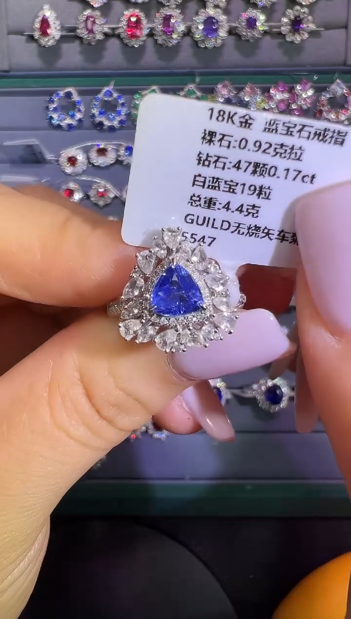 蓝宝石戒指18K金镶嵌     