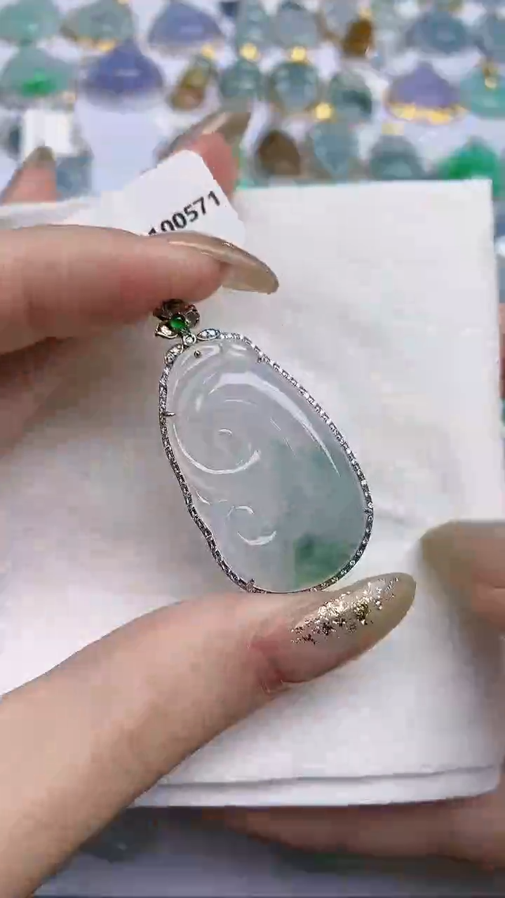 【闪购商品】翡翠颈饰18K金镶嵌天然A货翡翠 24