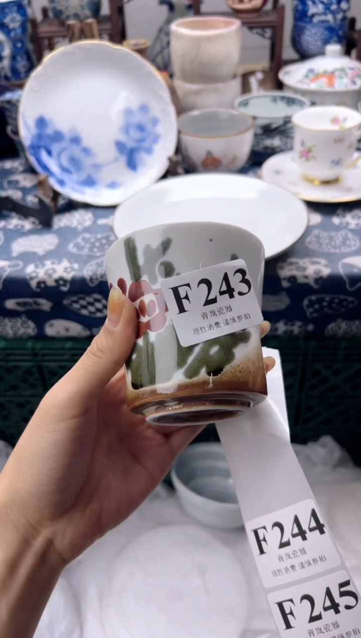 瓷片飘**蘅  F243