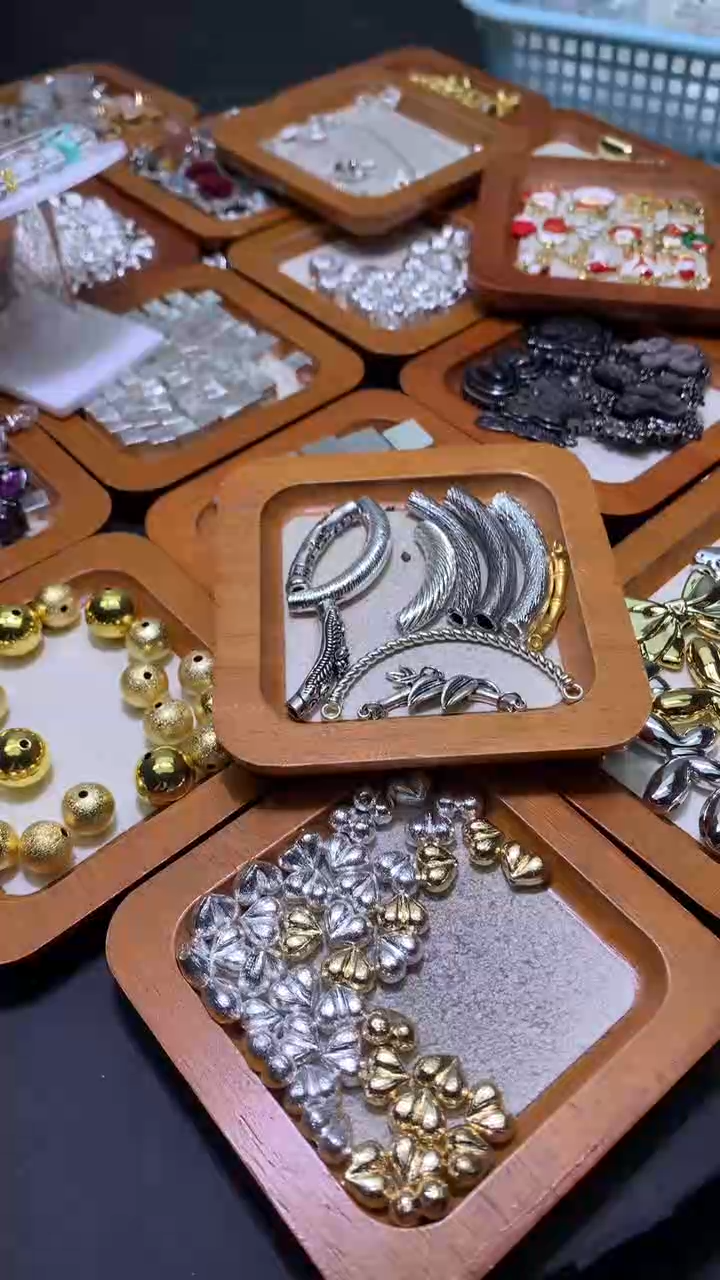 锆石合金拉丝小爱心 9元10个（下单备注颜色） 